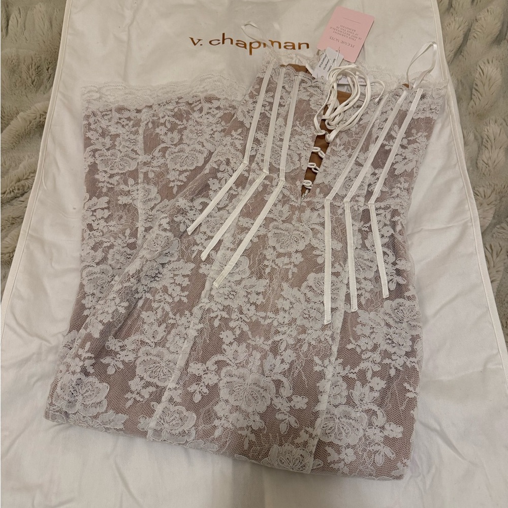 V. Chapman Capulet Dress in White Chantilly Lace - Picture 4 of 6